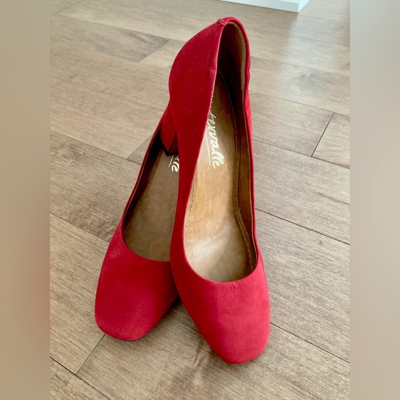 Intervalle red classic pumps made in Brazil 🇧🇷 - Picture 1 of 6